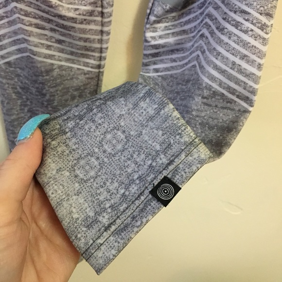 Onzie Printed High Waisted Yoga Leggings - Picture 4 of 5